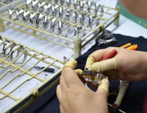 Processo de fabricação de caixas de relógios: da matéria-prima ao produto acabado 11